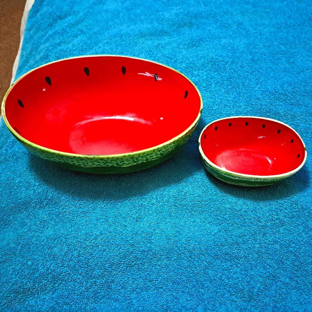 Watermelon bowls large 31" around small 16.5" around+ free 🎁 - Picture 3 of 5